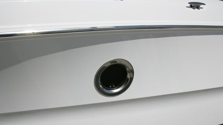 Two side portholes and roof hatch for cabin ventilation